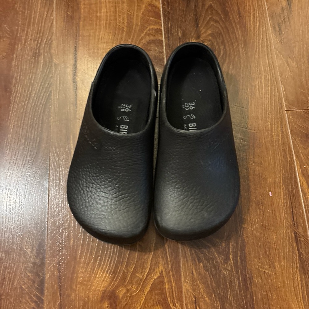 Birkenstock Womens Black Slip-On Clogs — Easy Wear
